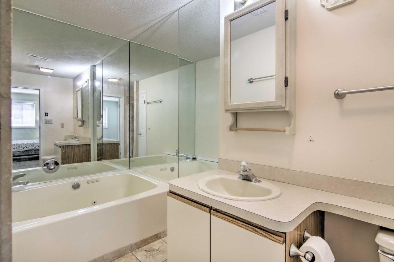 Ocean City Condo With Pool - Steps To Beach! Kültér fotó